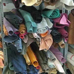 Vegyes stok, velúr bőr, nubuk bőr, marhabőr, dizájn bőr. 4990,-/nm.